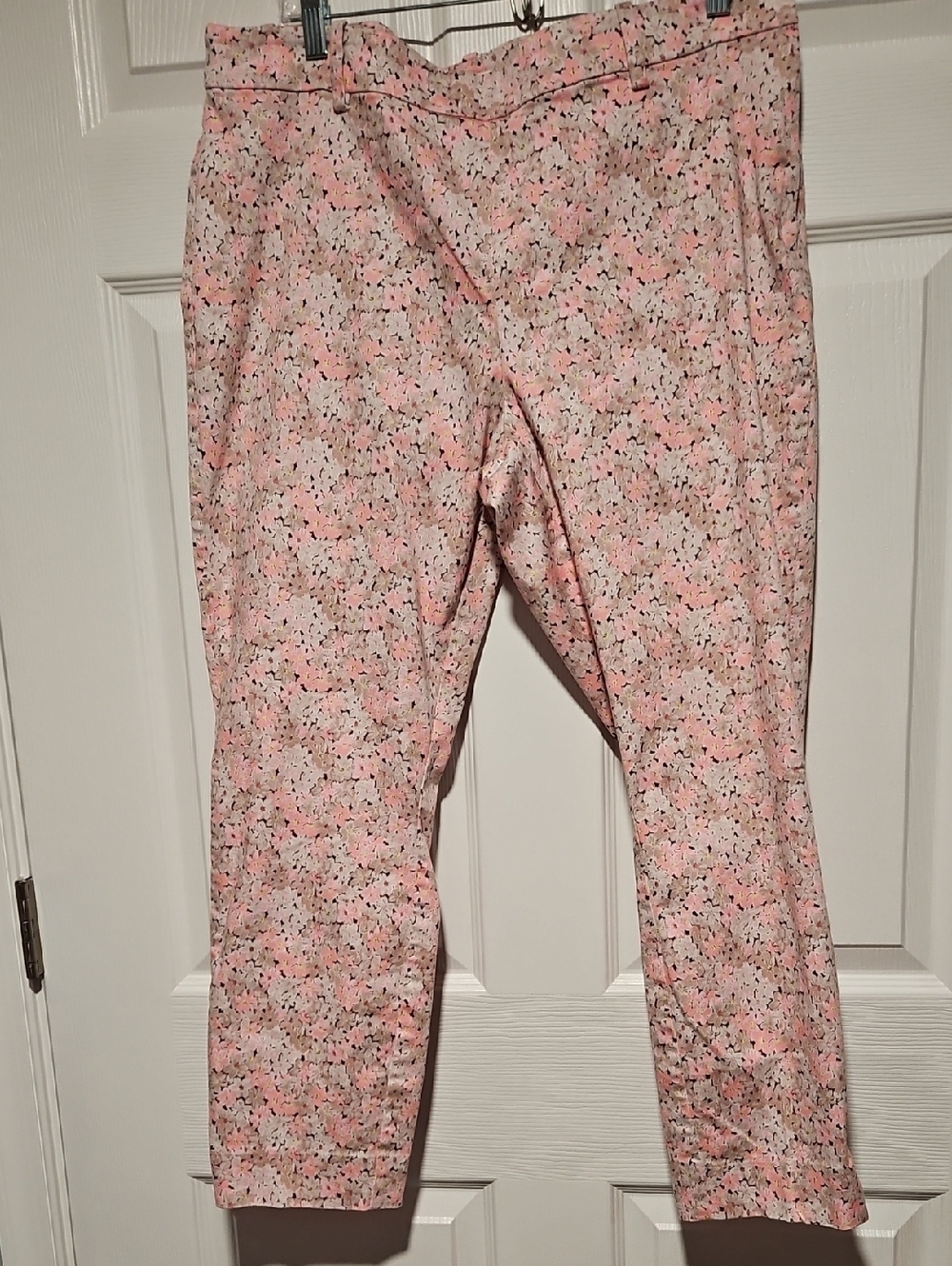 H&M Pink Floral Capri Pants